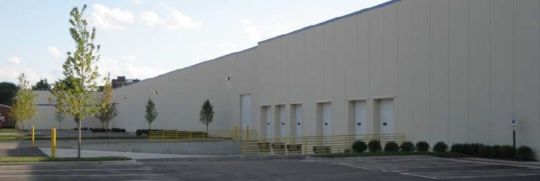 More Photos Of 2700 W Roosevelt Rd, Chicago Distribution For Lease