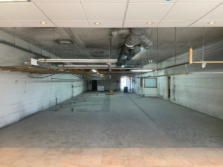 More Photos Of 953 E Sahara Ave, Las Vegas Storefront For Lease