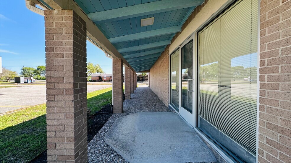 More Photos Of 6502 Memorial Dr, Texas City Medical For Sale