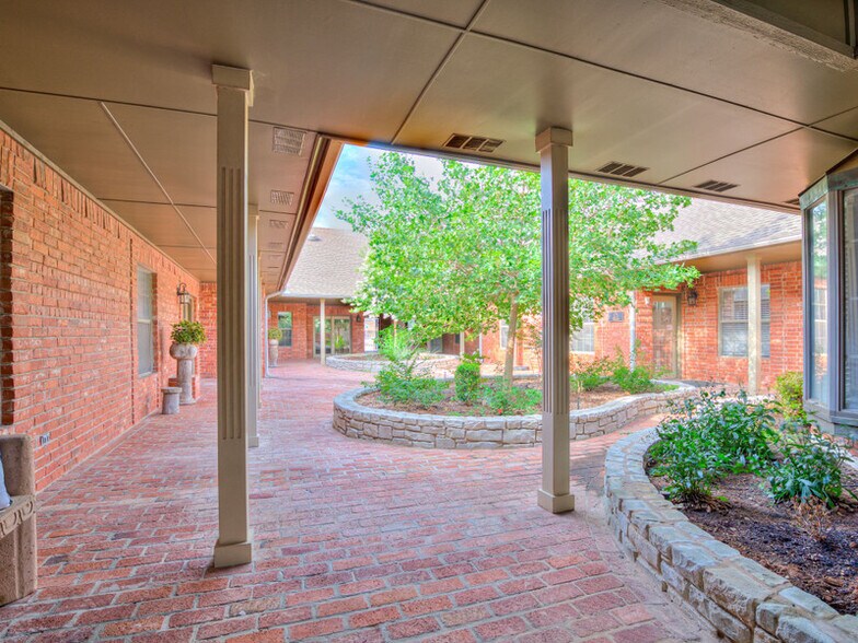 More Photos Of 1320 E 9th St, Edmond Medical For Lease