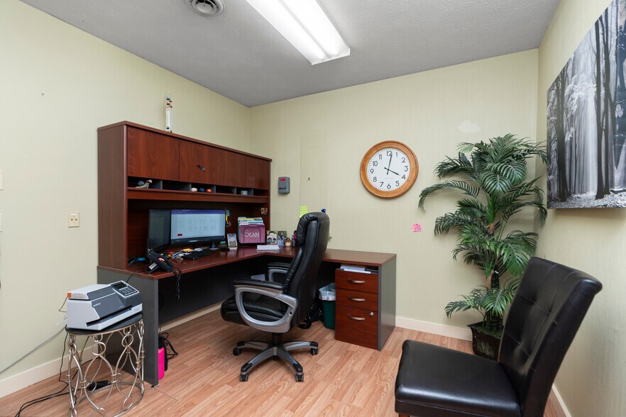 More Photos Of 829 Greenville Ave, Staunton Office For Sale