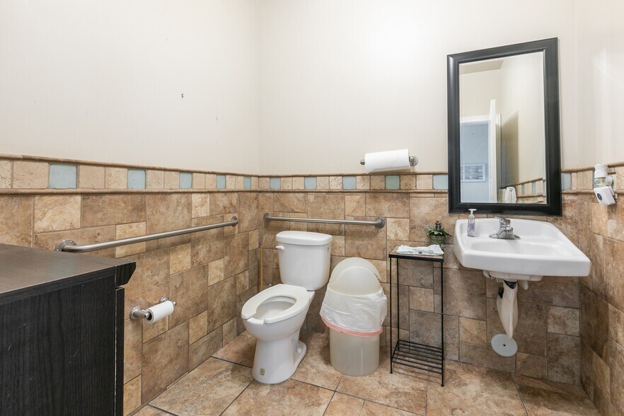More Photos Of 408-454 W 800 N, Orem General Retail For Sale