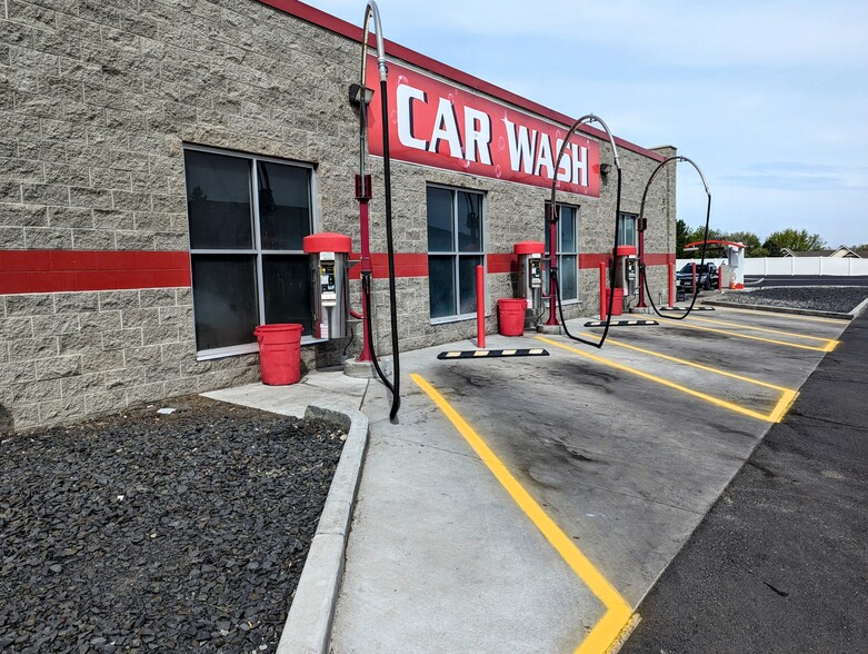 Primary Photo Of 1180 Highland Ave, Hermiston Carwash For Sale