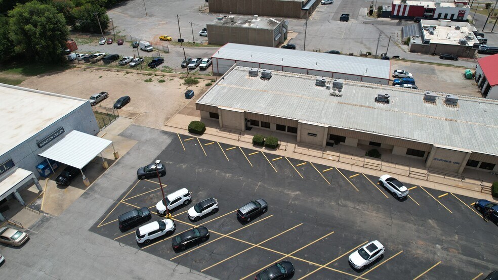 More Photos Of 1214 N Highway 81, Duncan Office For Lease