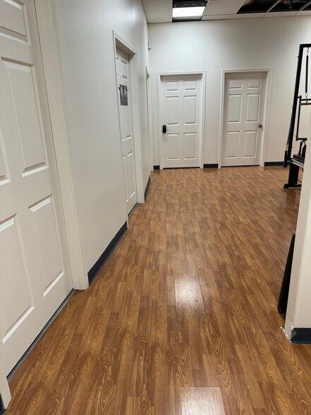 More Photos Of 3600 Ocean View Blvd, Glendale Storefront Retail Office For Lease
