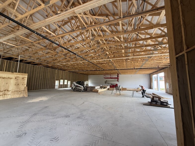 More Photos Of 4040 N DuPont Hwy, New Castle Warehouse For Lease