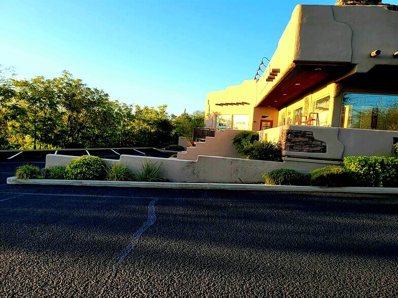 More Photos Of 675 E Cottonwood St, Cottonwood Light Distribution For Lease