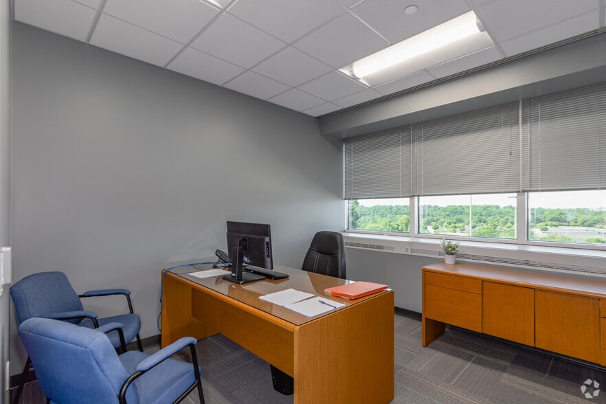 More Photos Of 300 Corporate Center Dr, Camp Hill Office For Lease