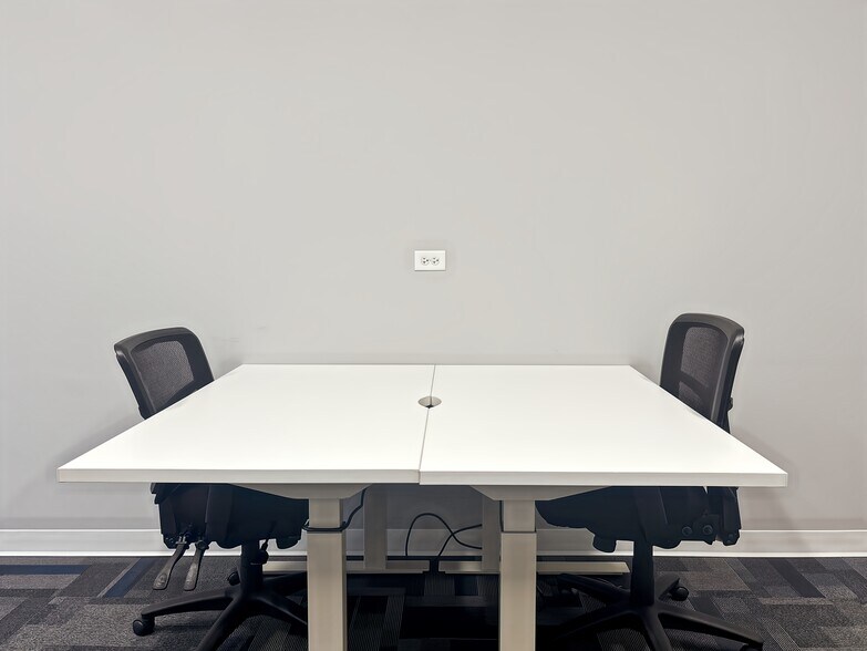 More Photos Of 15631-15653 S 94th Ave, Orland Park Coworking Space