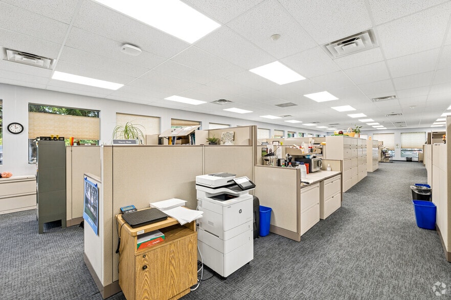 More Photos Of 10B Airline Dr, Albany Office For Sale