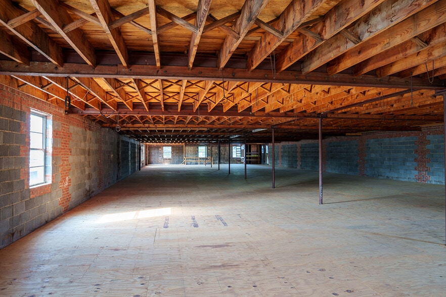 More Photos Of 124 W Main St, Aberdeen Storefront Retail Residential For Sale