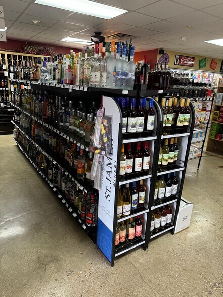 More Photos Of 200 E 6th St, Rolla General Retail For Sale