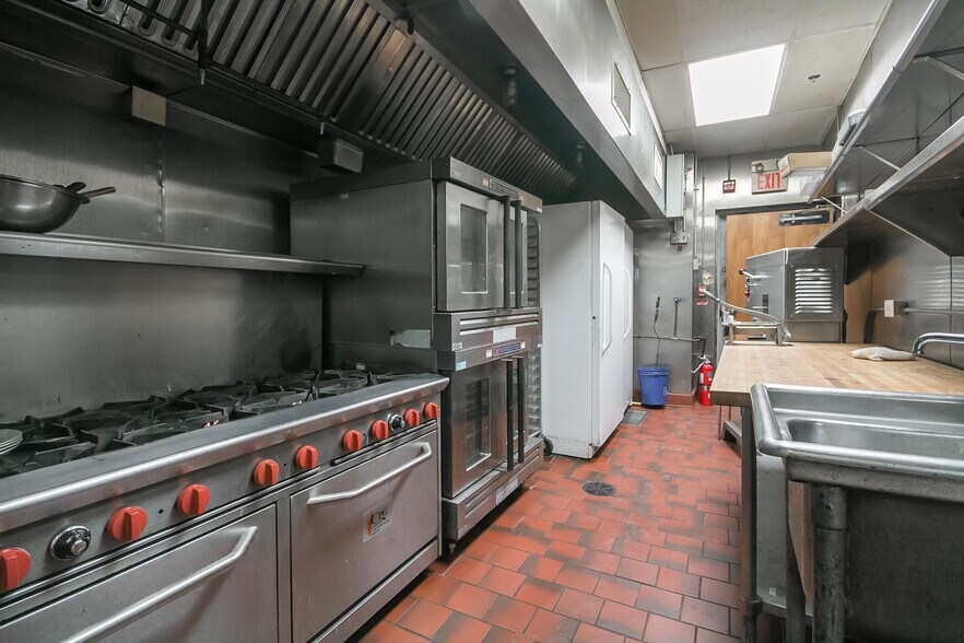 More Photos Of 1111-1113 Walnut St, Philadelphia Storefront For Sale