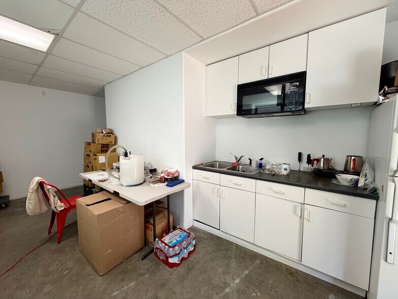 More Photos Of 2575 Fortune Way, Vista Warehouse For Lease