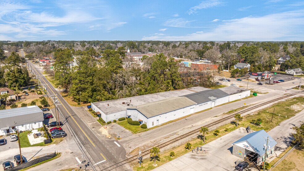 More Photos Of 1000 Gilway St, Holly Hill Light Distribution For Sale