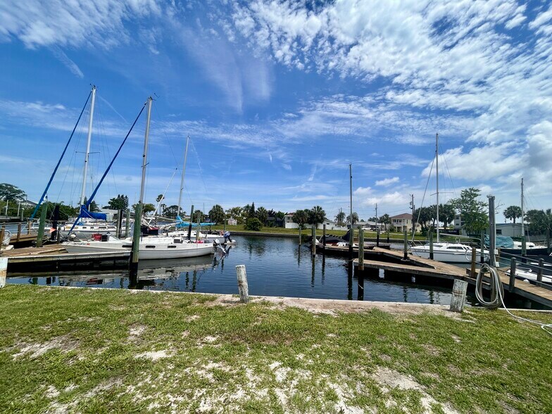 More Photos Of 6501 Boatyard Dr, Hudson Specialty For Sale