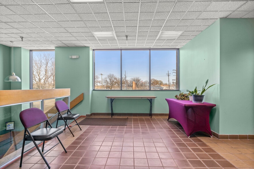 More Photos Of 25050 Outer Dr, Lincoln Park Office For Lease