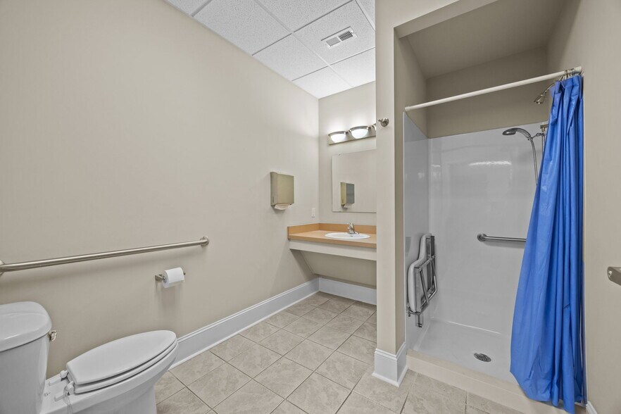 More Photos Of 2223 Hemby Ln, Greenville Medical For Sale