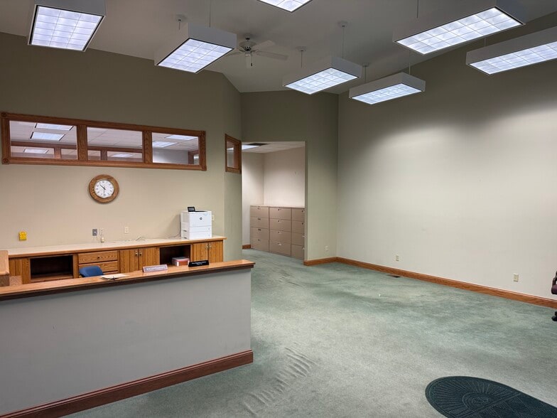 More Photos Of 126 S Knowles Ave, New Richmond Office For Lease