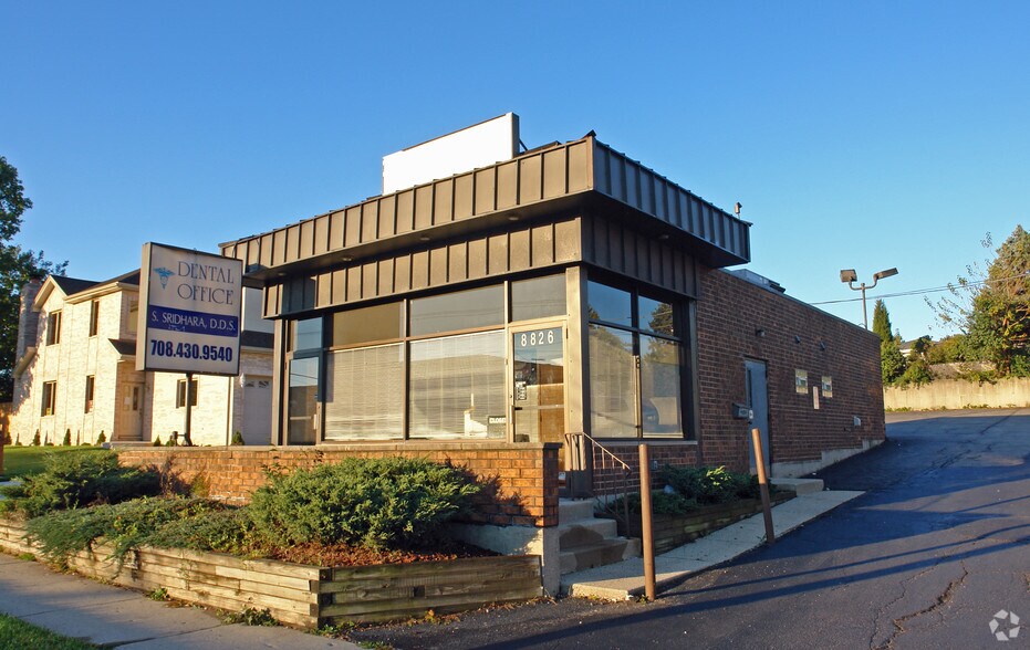 Primary Photo Of 8826 S Roberts Rd, Hickory Hills Medical For Sale