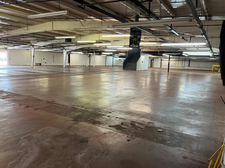 More Photos Of 306 S Bonner St, Jacksonville General Retail For Sale