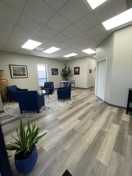 More Photos Of 230-250 Mohawk Rd, Clermont Medical For Lease