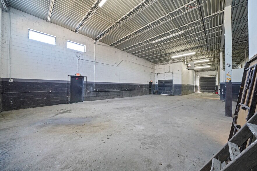 More Photos Of 1601 Artic Ave, Bohemia Warehouse For Lease