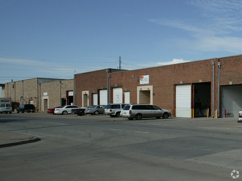 More Photos Of 921-925 SW 4th St, Oklahoma City Manufacturing For Lease