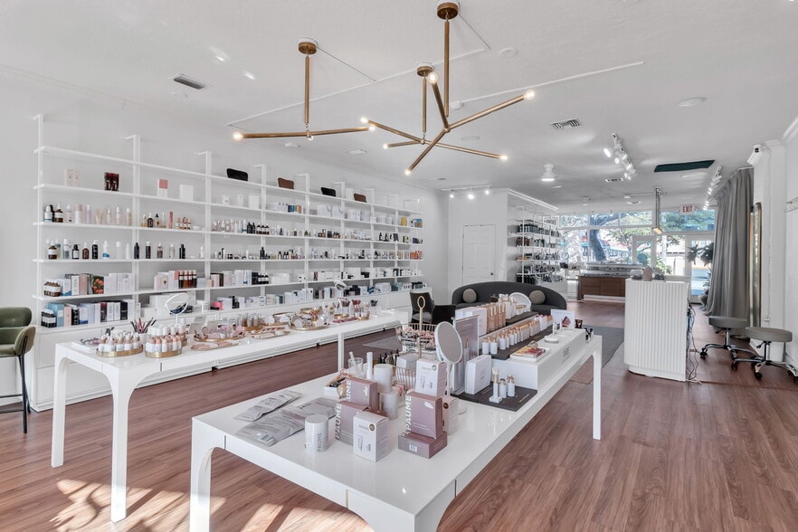 More Photos Of 530-536 S Pineapple Ave, Sarasota Storefront Retail Residential For Sale