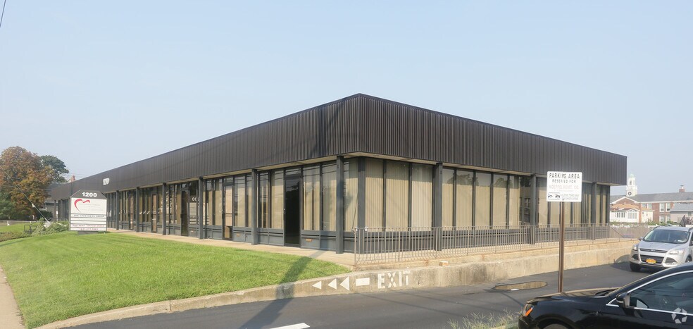 More Photos Of 1200 W Broadway, Hewlett Medical For Lease