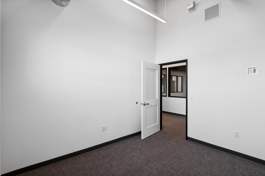 More Photos Of 1000 Calcot Pl, Oakland Warehouse For Lease