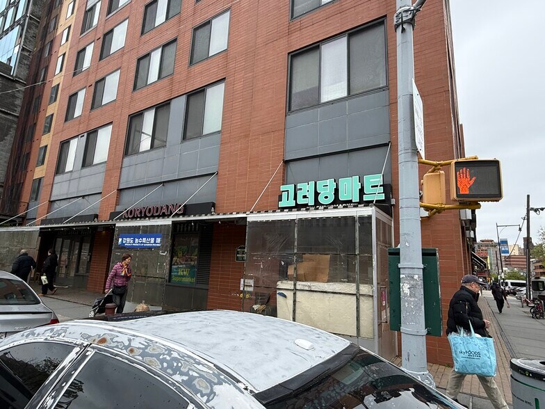 More Photos Of 3702 Union St, Flushing Apartments For Lease