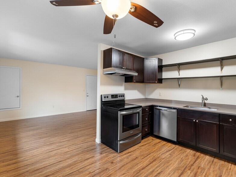 More Photos Of 1626-1646 SE Ash St, Portland Apartments For Sale
