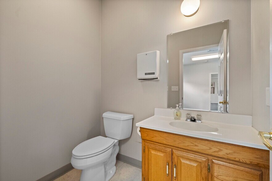 More Photos Of 13951 Mono Way, Sonora Office For Lease