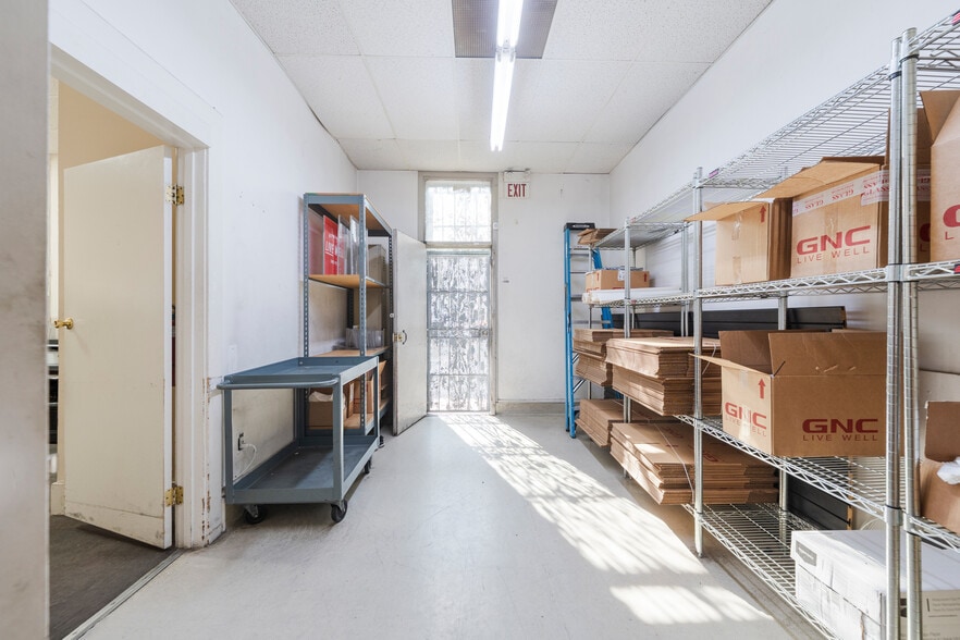 More Photos Of 165 S Western Ave, Los Angeles Loft Creative Space For Lease