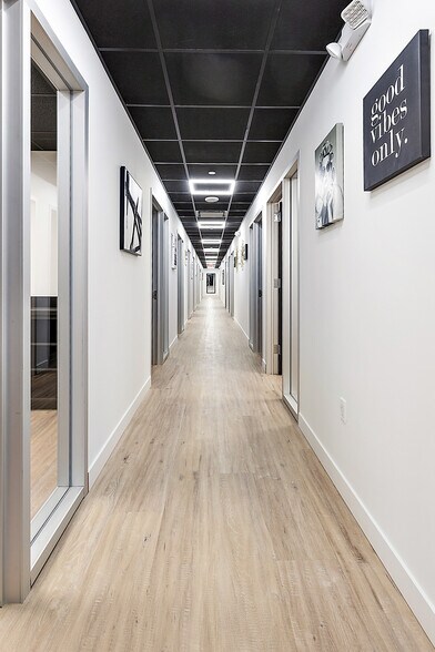 More Photos Of 801-803 W Big Beaver Rd, Troy Office For Lease
