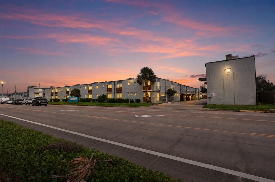 Primary Photo Of 8020 Stewart Rd, Galveston Apartments For Sale