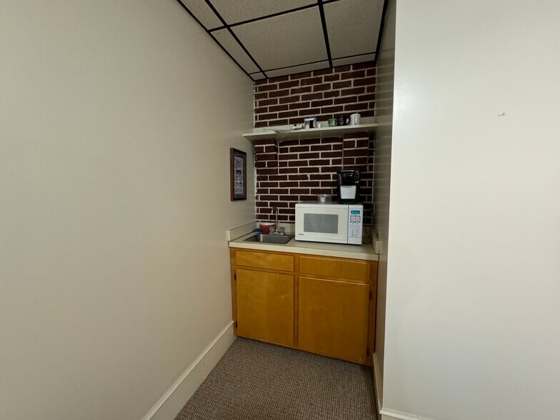 More Photos Of 104-110 S Hill Ave, South Hill Office Residential For Lease