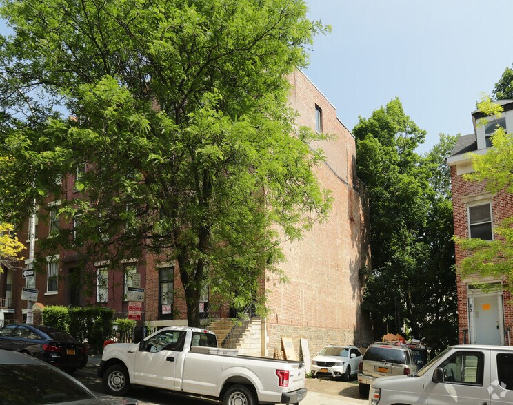 More Photos Of 87 Columbia St, Albany Apartments For Lease