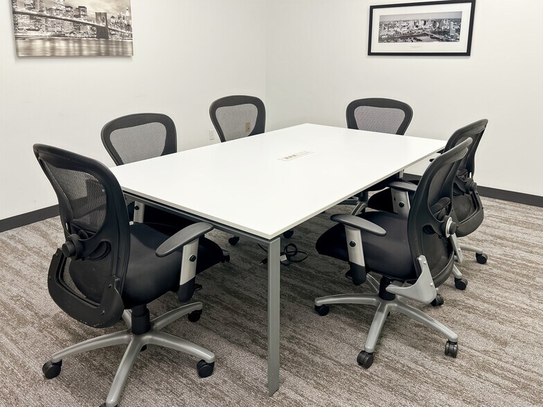 More Photos Of 7047 E Greenway Pky, Scottsdale Coworking Space