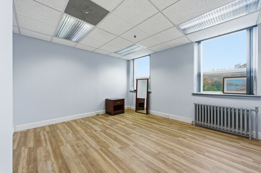 More Photos Of 910 Gilpin Ave, Wilmington Medical For Sale