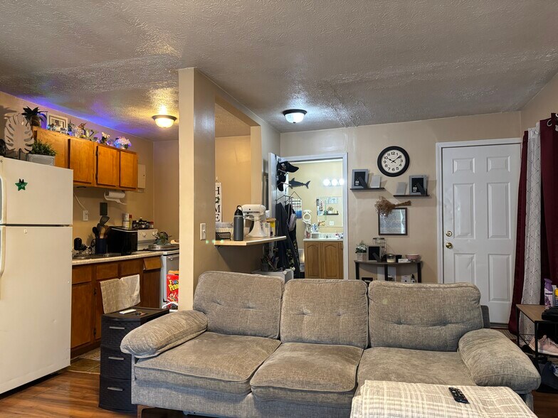 More Photos Of 206 W Main St, Mc Arthur Flex For Sale