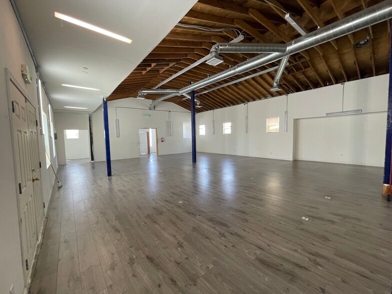 More Photos Of 827 E Jefferson Blvd, Los Angeles Light Manufacturing For Lease
