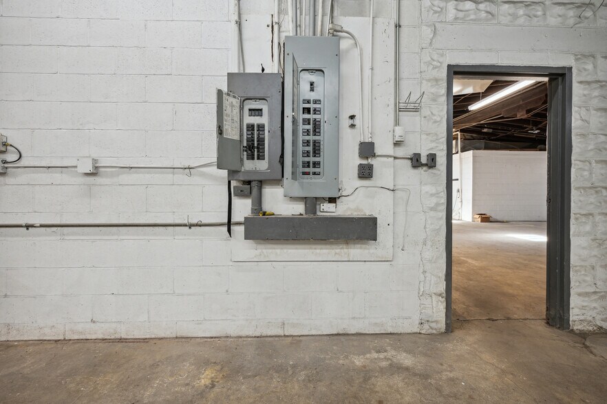 More Photos Of 15 Walnut St, Coshocton Warehouse For Sale