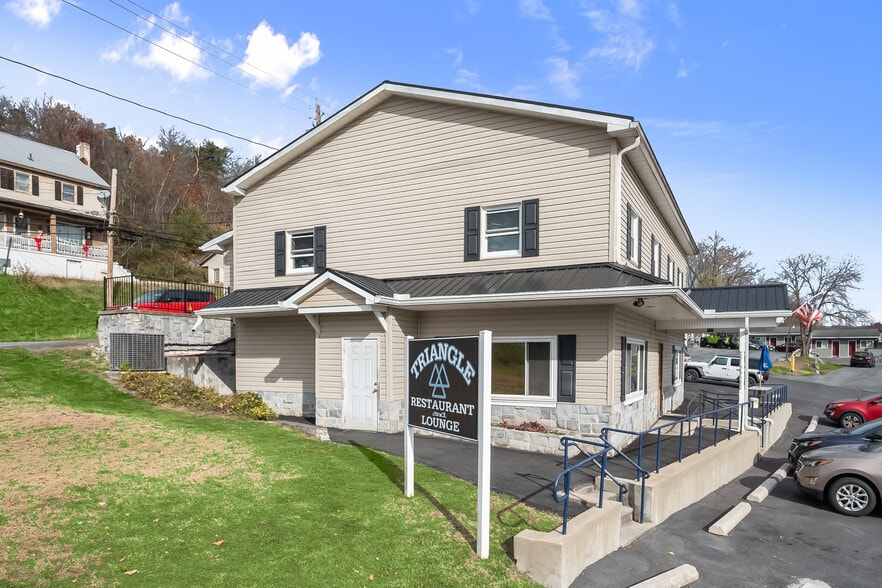 More Photos Of 200 E Main St, Hancock Restaurant For Sale