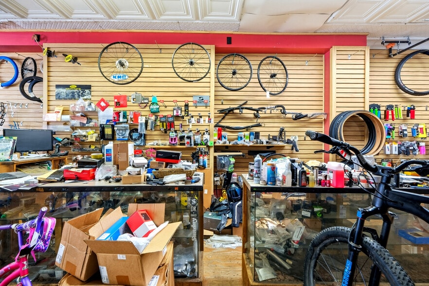 More Photos Of 272 Broadway, Bethpage General Retail For Sale