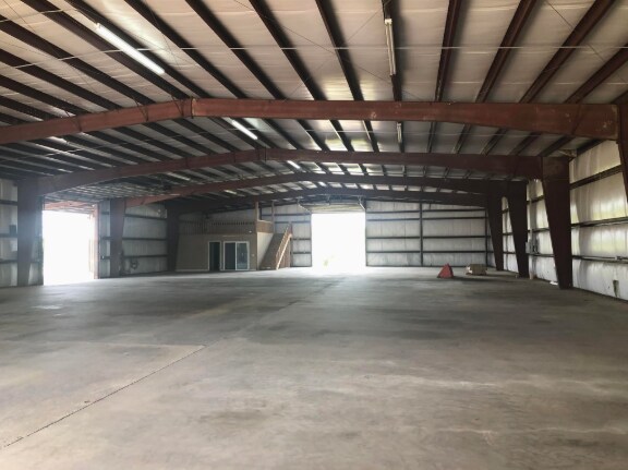 More Photos Of 3016 N Twin City Hwy, Nederland Warehouse For Sale