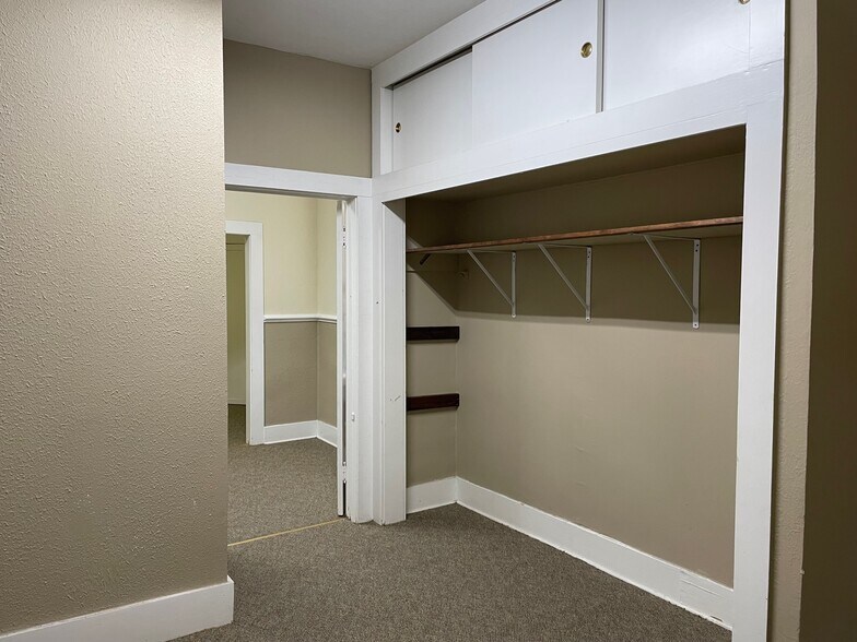 More Photos Of 2019 Government St, Baton Rouge Office For Sale