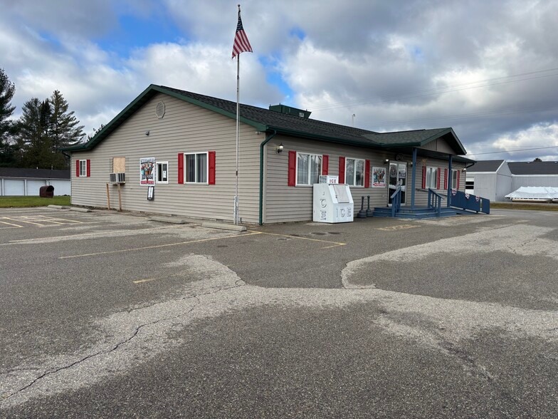 More Photos Of 4949 Main St, Hale Restaurant For Sale