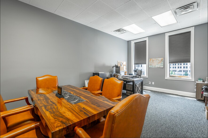 More Photos Of 111 E 8th St, Chattanooga Office For Sale